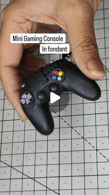 BNB Food Experiences®️ | Customised Cakes on Instagram: "Gaming console in fondant . 15 second version! . . . . . . kolkatabaker #homebaker #tutorial #tutorialreel #caketutorial #baking #kolkata #reelitfeelit #igcakes #igreels #viralvideo #viralcakes #hacks #kolkatacakes #fondanthack #playstation #fondanttutorial #tutorialreel #fyp #fypシ #cakedecoration" Playstation Birthday Cake, Playstation Cake Ideas, Gaming Birthday Cake, Game Controller Cake, Youtube Cake, Video Game Cake, Computer Cake, Playstation Cake, Fondant Characters