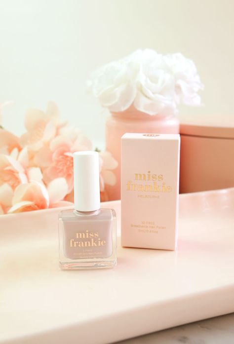 I Prefer Champagne - Miss Frankie Nail Polish Nail Polish Branding, Nail Polish Bottle Design, Champagne Nail Polish, Nail Polish Photography, Nail Polish Aesthetic, Nails Branding, Nail Polish Packaging, Nail Branding, Polish Photography