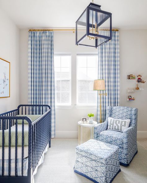 No baby blues 🤍 . . . Design by @haddyhouseinteriors Photography by @rachelalysemanning . #haddyhouseinteriors #houstoninteriordesign… | Instagram Preppy Nursery Boy, Classic Baby Boy Nursery, Elegant Baby Nursery, Southern Nursery, Shared Boys Rooms, Baby Blue Nursery, Blue Nursery Boy, Nursery Accent Wall, Coastal Nursery