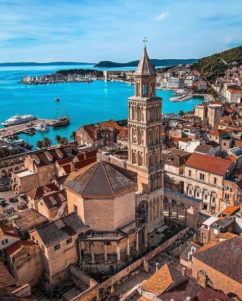 Split by @World_Walkerz Visit Croatia, Cathedral Architecture, What A Wonderful World, Split Croatia, Dubrovnik Croatia, Croatia Travel, Historical Landmarks, Beaches In The World, Travel Info