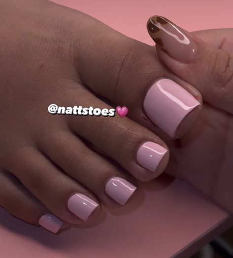 Pastel Yellow Toe Nails, Nude Pink Pedicure, French Toe Nails Pedicures, Pink French Tip Nails Toes, Baby Pink Toes, Toe Nail Polish Ideas, Gel Toe Nails Ideas, Nude Toe Nails, Pedicure En Gel