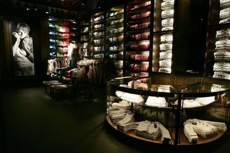 Abercrombie & Fitch Flagship Stores - Selldorf Architects - New York Abercrombie And Fitch Store, Showroom Inspiration, Bookcase Lighting, Retail Concepts, Shop Front Design, Interior Photo, Big Project, Store Interior, Abercrombie And Fitch