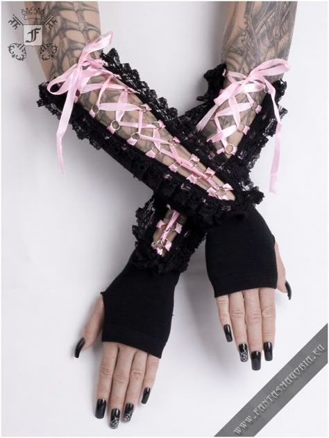 Lace Fingerless Gloves, Pink Goth, Bags Makeup, Dark In Love, Pastel Goth Fashion, Lace Gloves, Swaggy Outfits, Goth Outfits, Really Cute Outfits