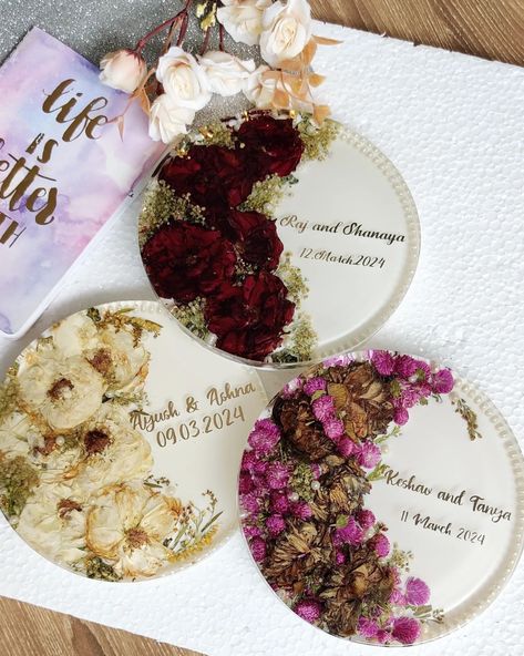 Preserve Wedding Flowers In Resin, Resin Flower Photo Frame, Flower Preserved In Resin, Resin Flower Preservation Ideas, Varmala Preservation Ideas, Sunflower Preservation, Floral Resin Art, Wedding Resin Art, How To Preserve Flowers In Resin