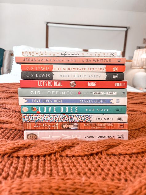 Live By Sadie Robertson, Christian Love Story Books, Christian Relationship Books, Cs Lewis Aesthetic, Love Does Bob Goff, Christian Must Read Books, Sadie Robertson Books, Christian Books Aesthetic, Bible Book Aesthetic