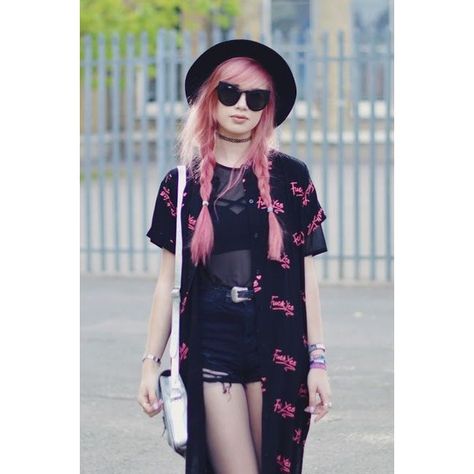 0 Amy Valentine, Pastel Punk, Outfits Shorts, Pastel Goth Fashion, Black Clothes, Look Rock, It Bag, Looks Black, Punk Outfits