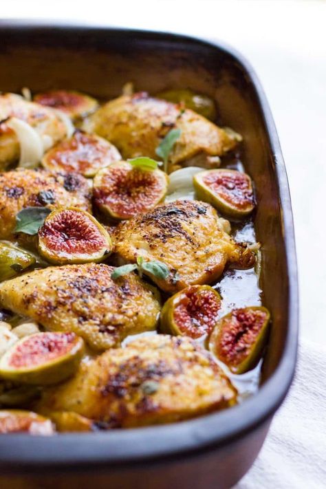 This Honey Roasted Chicken and Figs has onions, shallots and figs roasted in a garlic honey sauce that gets a little love from red wine vinegar. So good. Chicken And Figs Recipe, Honey Roasted Chicken, Roasted Figs, Garlic Honey, Fig Recipes, Honey Sauce, Roast Chicken Recipes, Fresh Figs, Honey Roasted