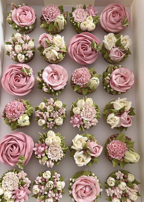 Floral Cupcake Design, Classy Cupcake Designs, Flower Cupcakes Aesthetic, Baby Shower Floral Dress, Aesthetic Flower Cupcakes, Spring Wedding Cupcakes Ideas, Pastel Floral Cupcakes, Flower Theme Cupcakes, Buttercream Floral Cupcakes