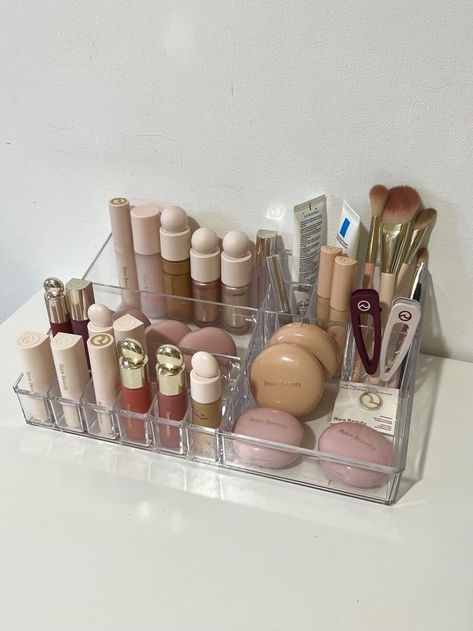 How To Organize Makeup, Makeup Basket, Rare Beauty Blush, Makeup Collection Storage, Organize Makeup, Makeup Collection Goals, Minimalist Makeup, Doll Eye Makeup, Makeup Brush Organization