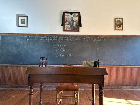 Built in 1869, this one-room rural schoolhouse welcomes visitors to travel back to 1904 school day. Old Schoolhouse Aesthetic, Old School Room Ideas, Schoolhouse Aesthetic, Old School Room, One Room Schoolhouse, Schoolhouse Style, Wooden Cart, School Room, Book Aesthetics