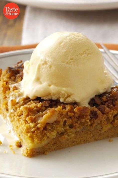 Great Pumpkin Dessert, Pumpkin Pie Bars Recipe, Dump Cake Pumpkin, Pie Bar Recipes, Cake Mug, Pumpkin Pie Bars, Dessert Aux Fruits, Great Pumpkin, Big Smiles