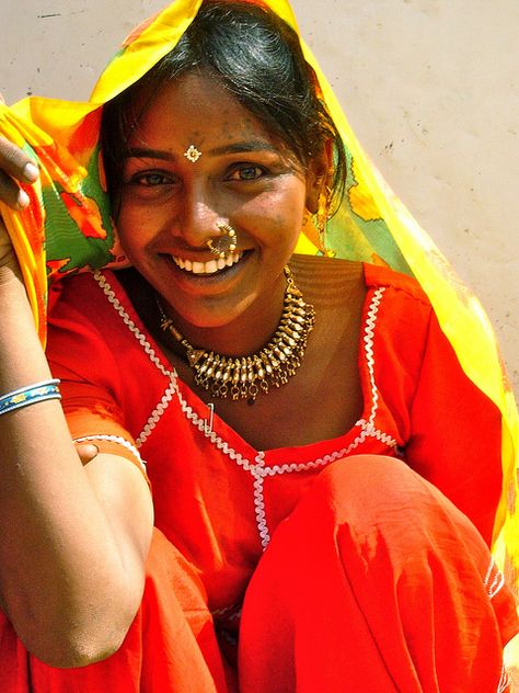 Tribal Lady - Bhuj - Kutch - India by Vishal Shah - Travel Collection India Culture, Smiling Faces, People Faces, We Are The World, People Of The World, World Cultures, Incredible India, Happy People, India Beauty