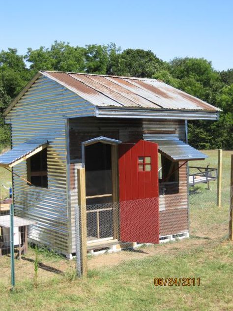 Cute Chicken Coops, Chicken Coop Decor, Metal Chicken, Chicken Chick, Chicken Garden, Recycled Tin, Metal Siding, Home Management Binder, Chicken Coop Plans