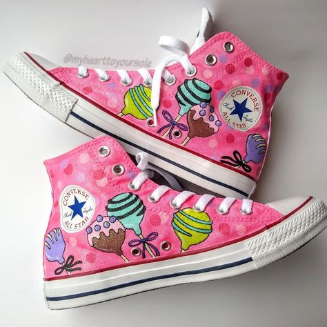 Cakepop Converse! Shoe Cupcakes, Baker Gifts, Candyland Theme, Pop Custom, Painted Clothes Diy, Painting Shoes, Converse Shoes Womens, Custom Converse, Glass Slippers