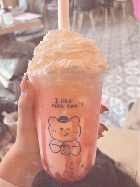 Afflecks Manchester, Strawberry Bubble Tea, Strawberry Milk Tea, My Melody Strawberry, Strawberry Boba, Milk Tea Boba, Minuman Aesthetic, Aesthetic Cozy, Pink Strawberry