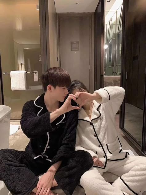 Korean Couple Photoshoot, Korean Best Friends, Couple Pajamas, Cool Boy Image, Cute Couple Outfits, Couples Vibe, Ulzzang Couple, Couple Photoshoot Poses, Matching Couple Outfits