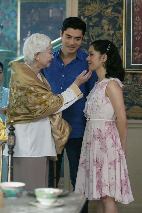 Henry golding and Constance wu Crazy rich Asians Crazy Rich Asians Scenes, Henry Golding Crazy Rich Asians, Crazy Rich Asians Outfits, Crazy Rich Asians Aesthetic, Rachel Chu, Movies Romance, Comfort Films, Kevin Kwan, Henry Golding