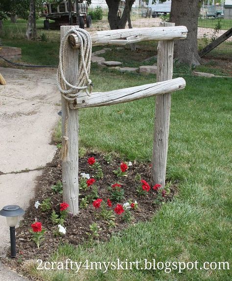 Yard Entrance, Hitching Post, Rustic Western Decor, 강아지 그림, Outside Ideas, Western Home Decor, Yard And Garden, Flower Bed, Rustic Gardens