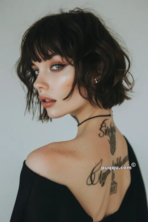 Style Short Hair Curly, French Bob Hairstyles, Short French Bob, Short Hair Curly, Short Ankara Dresses, Style Short Hair, Short French, Timeless Looks, French Bob