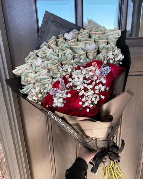 Flower Bundles Bouquets, Gift Bouquet Ideas, Money Bouquets, Roses Bouquet Gift, Money Rose, Luxury Flower Bouquets, Money Flowers, Gorgeous Birthday, I Manifest