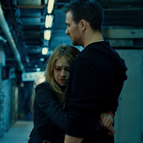 Chris Evans and Dakota Fanning as Nick Grant and Cassie Holmes in movie Push 2009 Push Movie, Jack Marshall, Famous Pisces, Push 2009, 2009 Aesthetic, Poetic Cinema, Supernatural Dr, Steve And Tony, Movie Screenshots