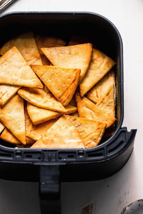 Air Fryer Pita Chips Air Fryer Tortilla Chips, Air Fryer Tortilla, Air Fryer Chips, Wonton Chips, Homemade Tortilla, Fried Wontons, Homemade Corn Tortillas, Homemade Tortilla Chips, Wonton Recipes