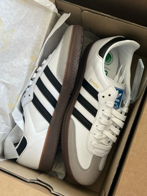 Adidas All Star, Adidas Classic Shoes, Adidas Classic, Shoes Outfit Fashion, Cheap Shoes, Hype Shoes, Aesthetic Shoes, Classic Shoes, Swag Shoes