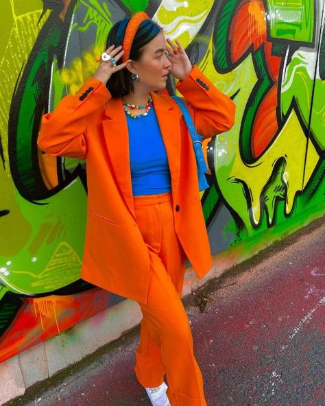 Bold Colors Aesthetic, Summer Dopamine Dressing, Dopamine Dressing Summer, Color Pop Outfit, Dopamine Outfits, Colorful Fashion Aesthetic, Spring Outfits Korea, Sunglasses Shapes, Bold Colors Outfits