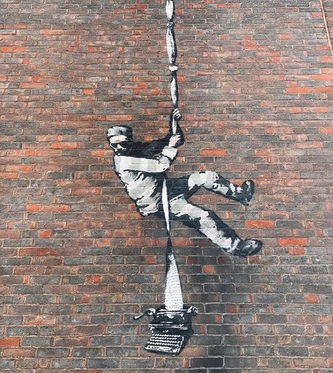 banksy says he will raise £10m to buy reading prison and turn it into an art center Perimeter Wall, Banksy Mural, Nyc Street Art, Banksy Artwork, Banksy Wall Art, Escape Artist, Street Art Banksy, Graffiti Words, Banksy Graffiti