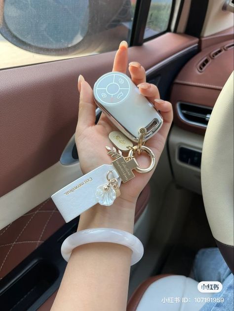 Beige Car Interior, Girly Car Accessories, Luxury Car Brands, Girly Car, Dream Cars Jeep, Cute Car Accessories, White Car, Luxury Lifestyle Dreams, Classy Cars