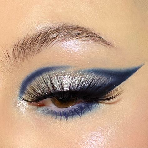 Big Eyeshadow Looks, Midnight Blue Prom Makeup, Blue Makeup Looks Hooded Eyes, Euphoria Blue Makeup, Euphoria Makeup Blue, Prom Blue Makeup, Midnights Makeup Ideas, Prom Makeup Hooded Eyes, Starry Night Makeup Look