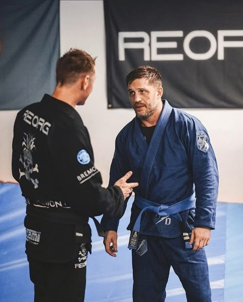 Tom Hardy Warrior, Bjj Jiu Jitsu, Jiu Jitsu Training, Martial Arts Techniques, Calisthenics Workout, Martial Arts Workout, Mma Fighters, Brazilian Jiu Jitsu, Tom Hardy