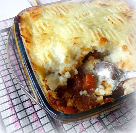 A Cottage Shepherds Pie _ Basically stewed beef, or leftover roast and gravy anyways, so it makes perfect sense to use leftover beef stew. My stew is always chock full of lovely veg such as carrots, parsnips and swede, so it's very tasty _ Using up leftovers . . . Beef Stew Shephards Pie Recipe, Leftover Beef Stew, Beef Stew With Dumplings, Vegetarian Shepherds Pie, Stew And Dumplings, The Chew Recipes, Leftover Beef, Shepherds Pie Recipe, Cottage Pie