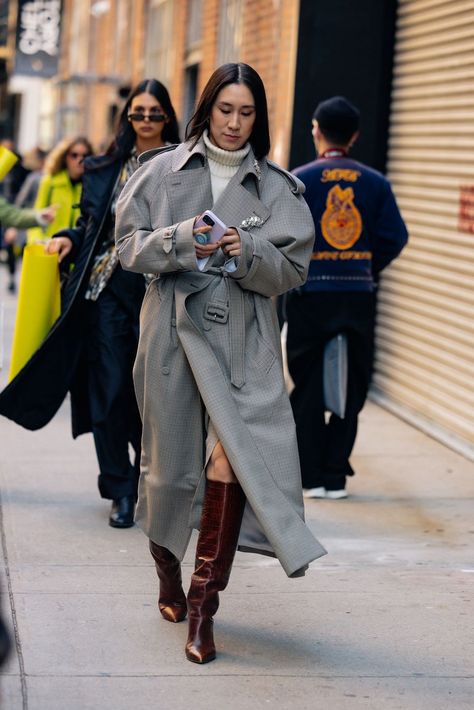 Best New York Fashion Week Fall 2023 Street Style Stockholm Fashion Week, Minimalist Street Style, New York Street Style, New York Fashion Week Street Style, Nyfw Street Style, Style Steal, Looks Street Style, The Best Street Style, Stockholm Fashion