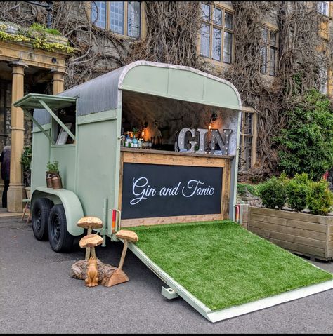 The Gin & Sin Co. Restored Cattle trailer Gin bar Foodtrucks Ideas, Horsebox Bar, Coffee Food Truck, Mobile Cafe, Deck Bar, Mobile Coffee Shop, Coffee Trailer, Horse Food, Food Van