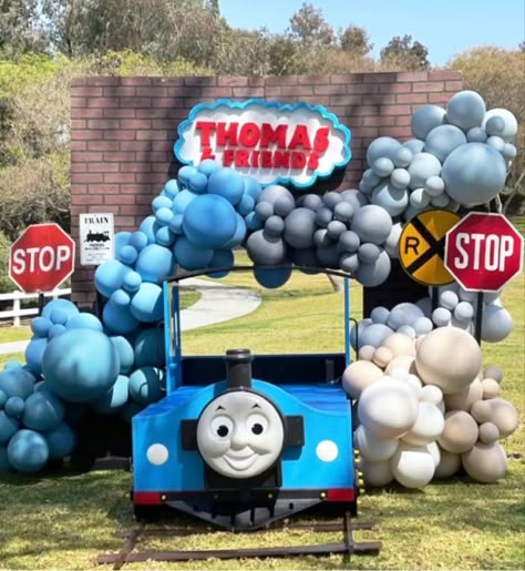 Thomas First Birthday Party, Thomas And Friends Birthday Theme, Thomas Balloon Decoration, Thomas The Train Backdrop, Thomas The Train Balloon Garland, Thomas Train Birthday Party Decorations, Thomas Train Party, Thomas Birthday Party Ideas, Thomas Train Birthday Party