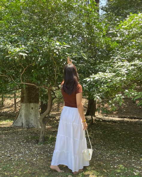 𝒮𝓉𝓇𝒶𝒾𝑔𝒽𝓉 𝑜𝓊𝓉 𝑜𝒻 𝓂𝑜𝓋𝒾𝑒 🦋🦋 . . . . . . . . . . . . . . . . (Garden aesthetics , brown top , white maxi skirt , flowers , Chandigarh , outfit of the day , cottage core aesthetics ,spring , Lana del ray ) #brown #whitelingskirt #gardenaesthetics #realme #smile #discoverunder50k #cuteoutfit #chandigarh #pinkoutfit #chandigarh_diaries #picsartedit #aesthetic #gardenaesthetic #vscoedits #smile #portrait #eyebrown #flowers #happyfaces #gardenshoot #hairstyle #eyebrown #peachoutfit #picsartedit #... White Flower Skirt Outfit, White Long Skirt Outfit Indian, Long White Skirt Outfit Aesthetic, Long White Skirt Aesthetic, White Maxi Skirt Outfit Aesthetic, Long White Skirt Coquette, Peach Clothes, Skirt Aesthetic, White Maxi Skirts