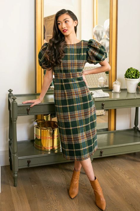 $130 Ivy City Co, Ginger Dress, Holiday Plaid, Stylish Mom, Christmas Party Outfits, Holiday Mood, City Dress, Statement Dress, Form Fitting Dress