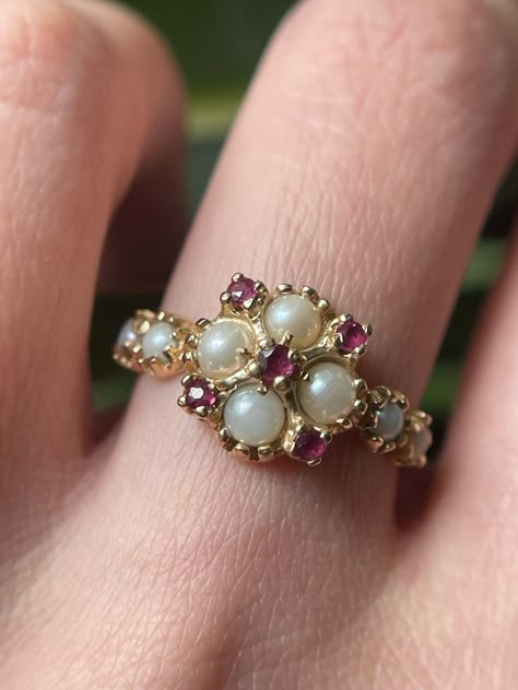 Heirloom Jewelry Ideas, Vintage Gemstone Ring, Regency Era Engagement Ring, Vintage Wedding Rings Gold, Old Fashioned Engagement Rings, Victorian Rings Engagement, Georgian Engagement Ring, Ruby Jewelry Ring, Wizard Jewelry