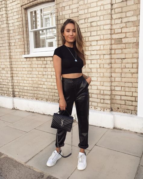 Loose Leather Pants Outfit, Loose Leather Pants, Womens Leather Pants, Kate Hutchins, Tight Leather Pants, Leather Pants Outfit, Best Leather, Half Shirts, Leather Pants Women