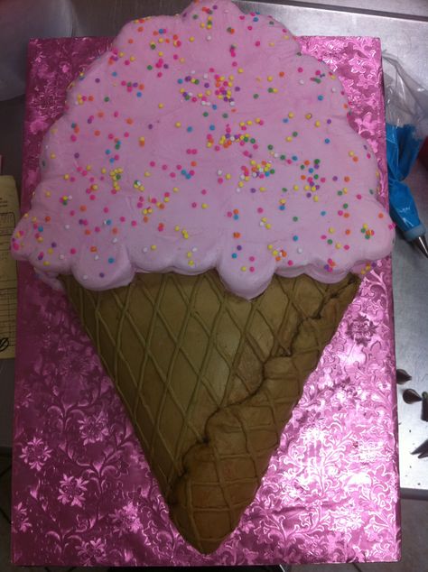 Ice Cream Ice Cream Shaped Cupcakes, Ice Cream Cone Shaped Cake, Ice Cream Shaped Cake, Ice Cream Cone Cupcake Cake, Ice Cream Cone Cupcakes, Ice Cream Cone Cake, Ice Cream Theme, Diy Ice Cream, Shaped Cake