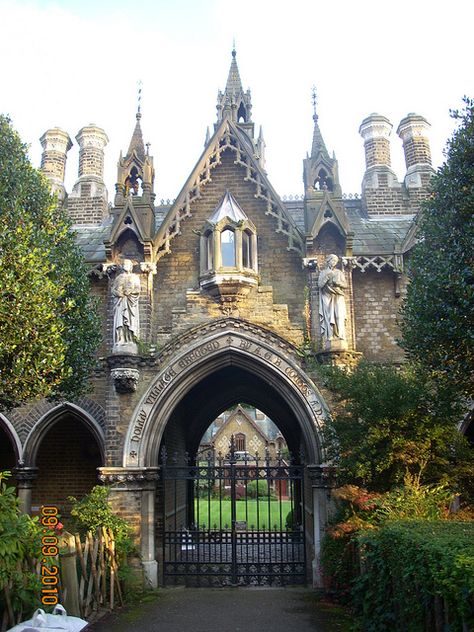 Holly Village, Chester Road N19    Swain's Lane and Chester Road, Highgate, North London Holly Village, Victorian Architecture, Voyage Europe, England And Scotland, London Town, North London, England Uk, English Countryside, England Travel