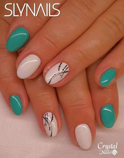 Lined Nail Designs, Nail Art With Lines, Beach Nails Art, Line Nail Designs, Summer Nails 2023, 2023 Beach, Line Nail Art, Milky Nails, Nagellack Trends