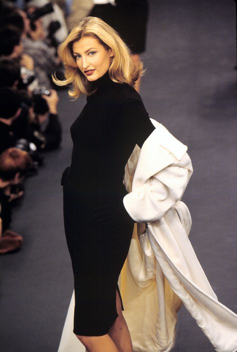 Ralph Lauren 1995, Ready To Wear Runway, Ralph Lauren Runway, Winter Ready To Wear, Ralph Lauren Fall, Day Designer, Blue Coats, Streetwear Fashion Women, Runway Collection