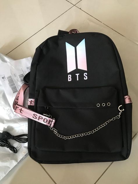 Mochila Kpop, Zapatillas All Star, Bts Backpack, Bts School, Bts Bag, Bts Bracelet, Army Accessories, Army Clothes, Beautiful Profile