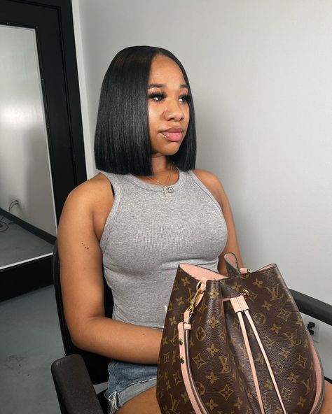 16 Inch Bundles, Long Wavy Bob, Wavy Bob Haircut, Long Middle Part, Short Quick Weave Hairstyles, Middle Part Bob, Weave Bob Hairstyles, Natural Hair Bob, Short Quick Weave