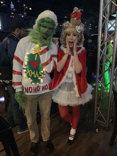 Grinch Movie Scenes, Cindy Who Costume, The Grinch Costume Families, Grinch Costume Mens Diy, Grinch And Cindy Lou, Lady Grinch Costume, Cindy Lou Who Halloween Costume, Whos From Whoville Costume, Cindy Loohoo Costume