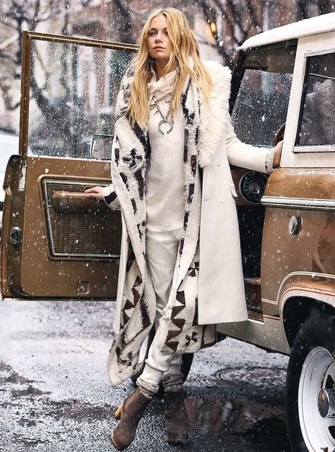 Winter Boho Fashion Winter, Boho Winter Outfits, Bohemian Winter, Winter Mode Outfits, Hippie Mode, Moda Hippie, Boho Chique, Mode Hippie, Looks Country