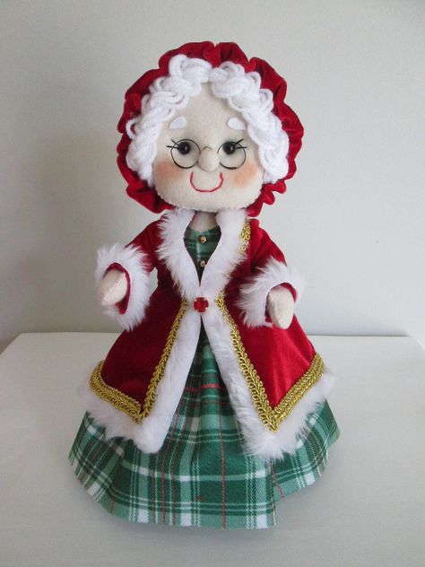 Fabric Art Doll, Christmas Centers, Easy Christmas Ornaments, Gingerbread Crafts, Santa Crafts, Holiday Sewing, Santa Doll, Navidad Christmas, Christmas Dolls