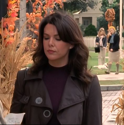 Lorelai Gilmore Pfp, Lorelai Gilmore Icons, Lorelai Gilmore Hair, Lorelei Gilmore Pfp, Lorelai Gilmore Season 1, Lorelei Gilmore Icons, Lauren Graham Gilmore, Lorelai Gilmore Aesthetic, Lorelai Gilmore Metallica